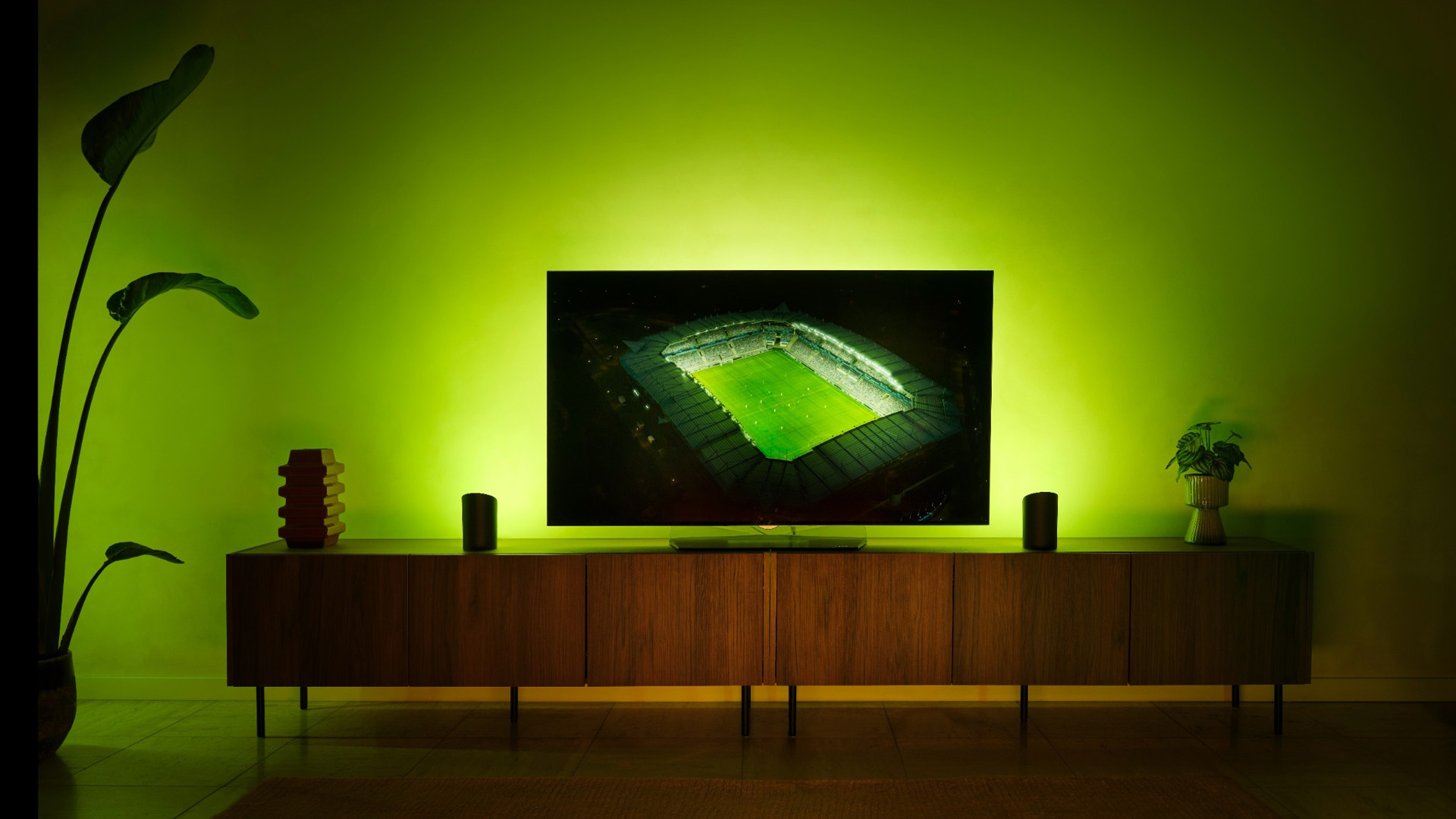 Smartlys og direktesendt fotball: Philips Hue og WiZ gjør stuen til et stadium uten ekstrautstyr
