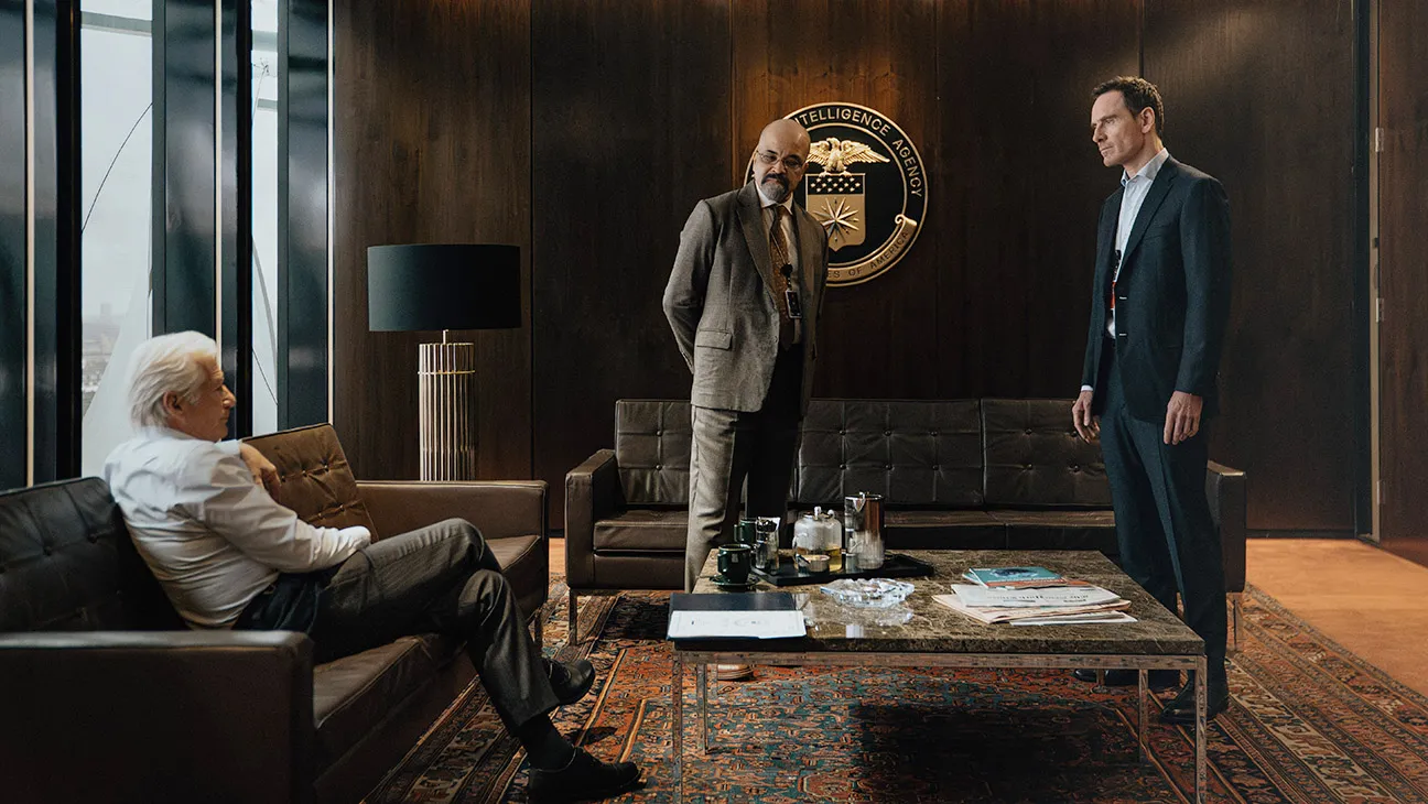 Michael Fassbender returnerer til The Agency – nå er traileren for sesong 2 her 1