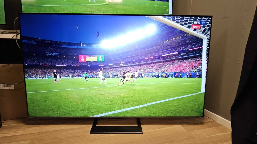 Hisense U77SE 4