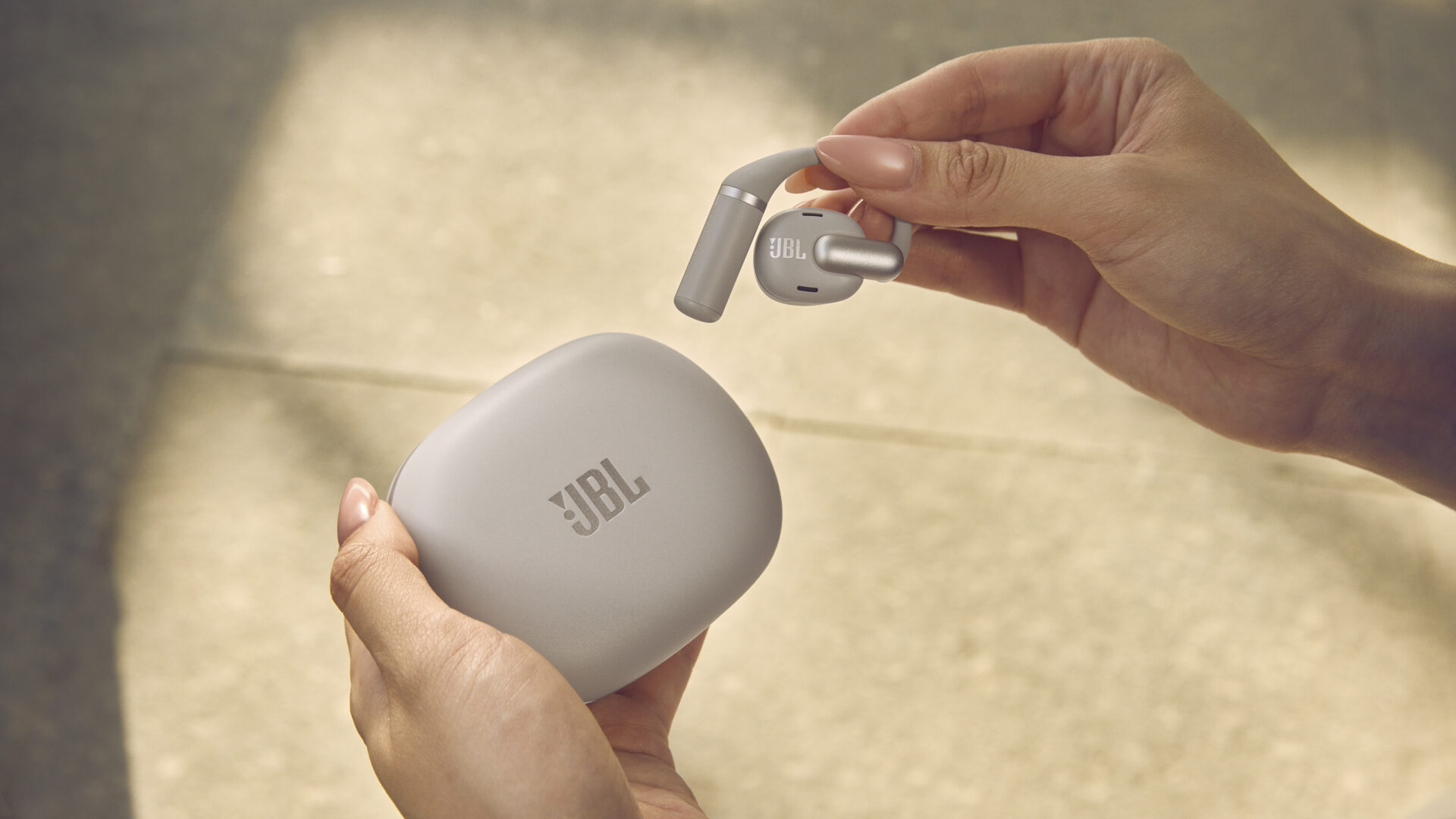JBL Sense Pro 9 JBL Sense Pro white in case