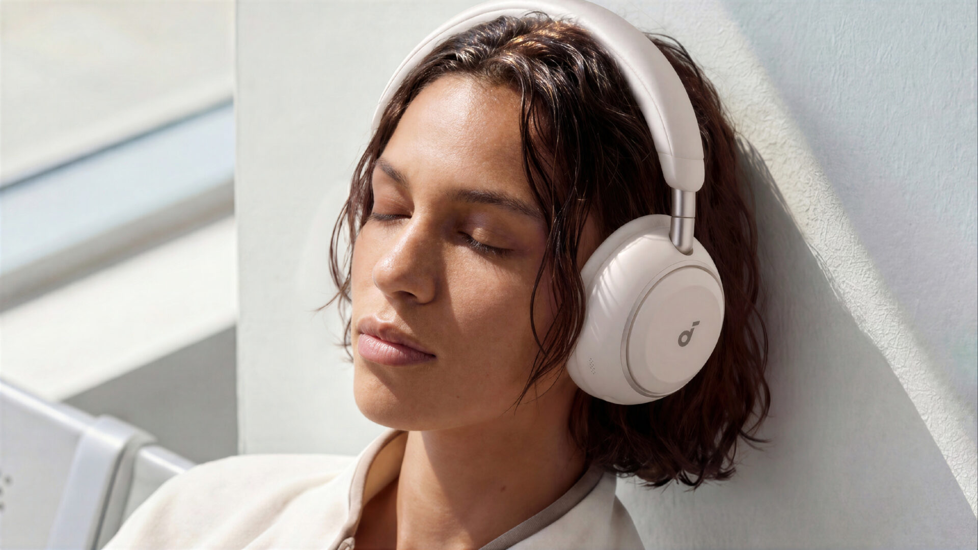 Soundcore Space 2 3 Soundcore Space 2 lifestyle white 2