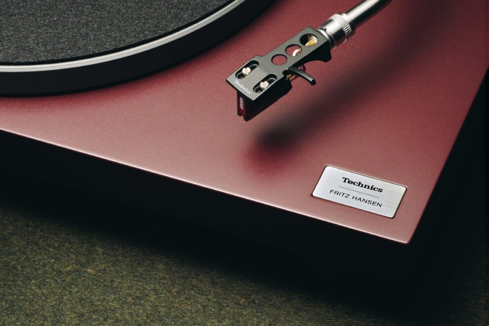 Technics × Fritz Hansen samarbeid 1