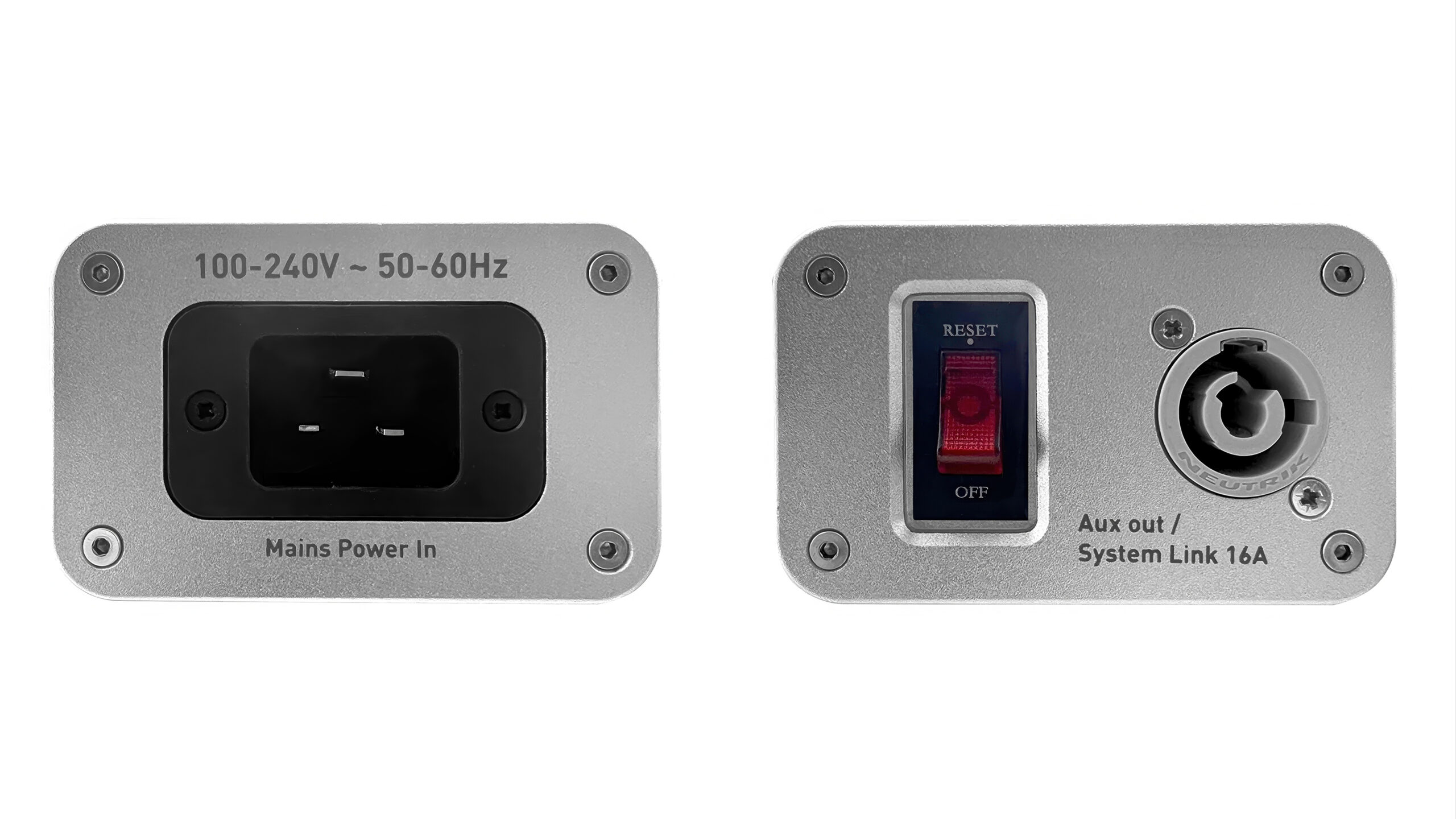 IsoTek V5 Sirius 2 Nærbilde av V5 Sirius sine to kortender: til venstre C20-nettinntaket merket «Mains Power In», til høyre en rød av- og reset-bryter og en Neutrik powerCON System Link-utgang.
