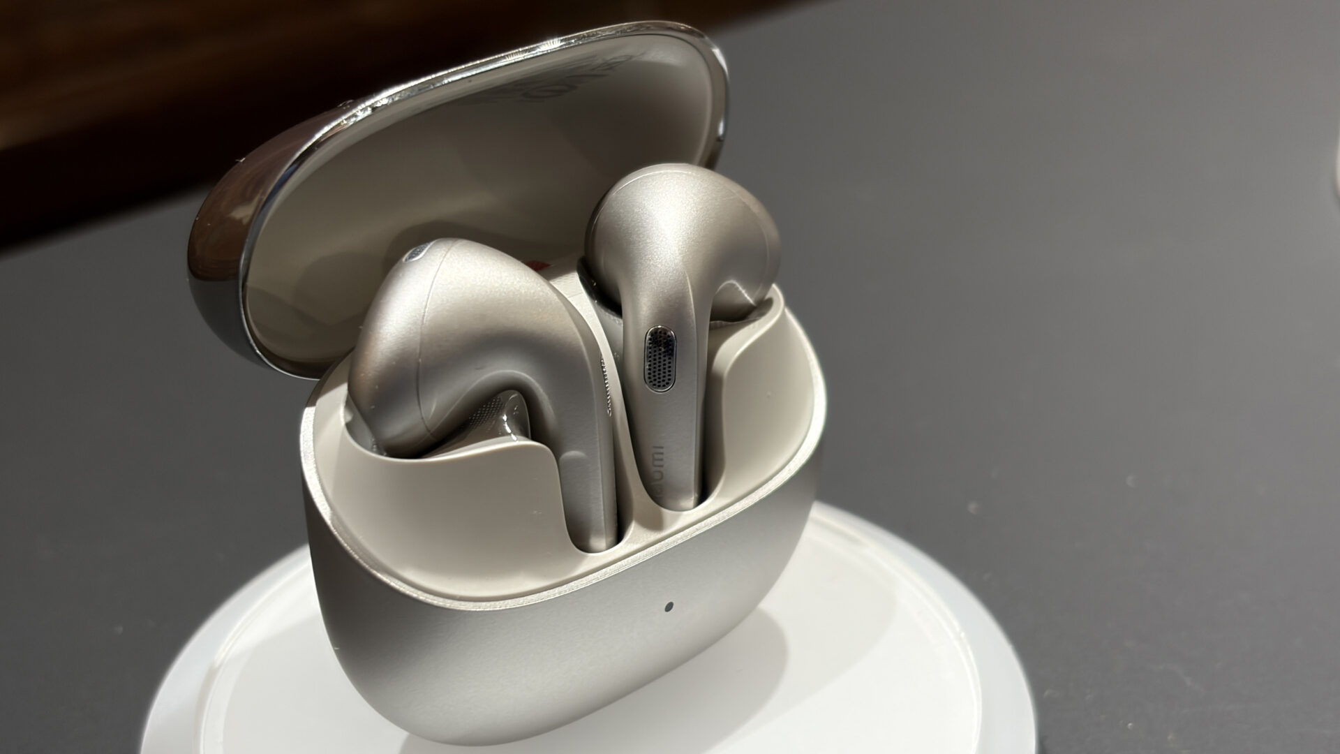 Xiaomi Buds 6: Harman-lyd i halvåpne ørepropper