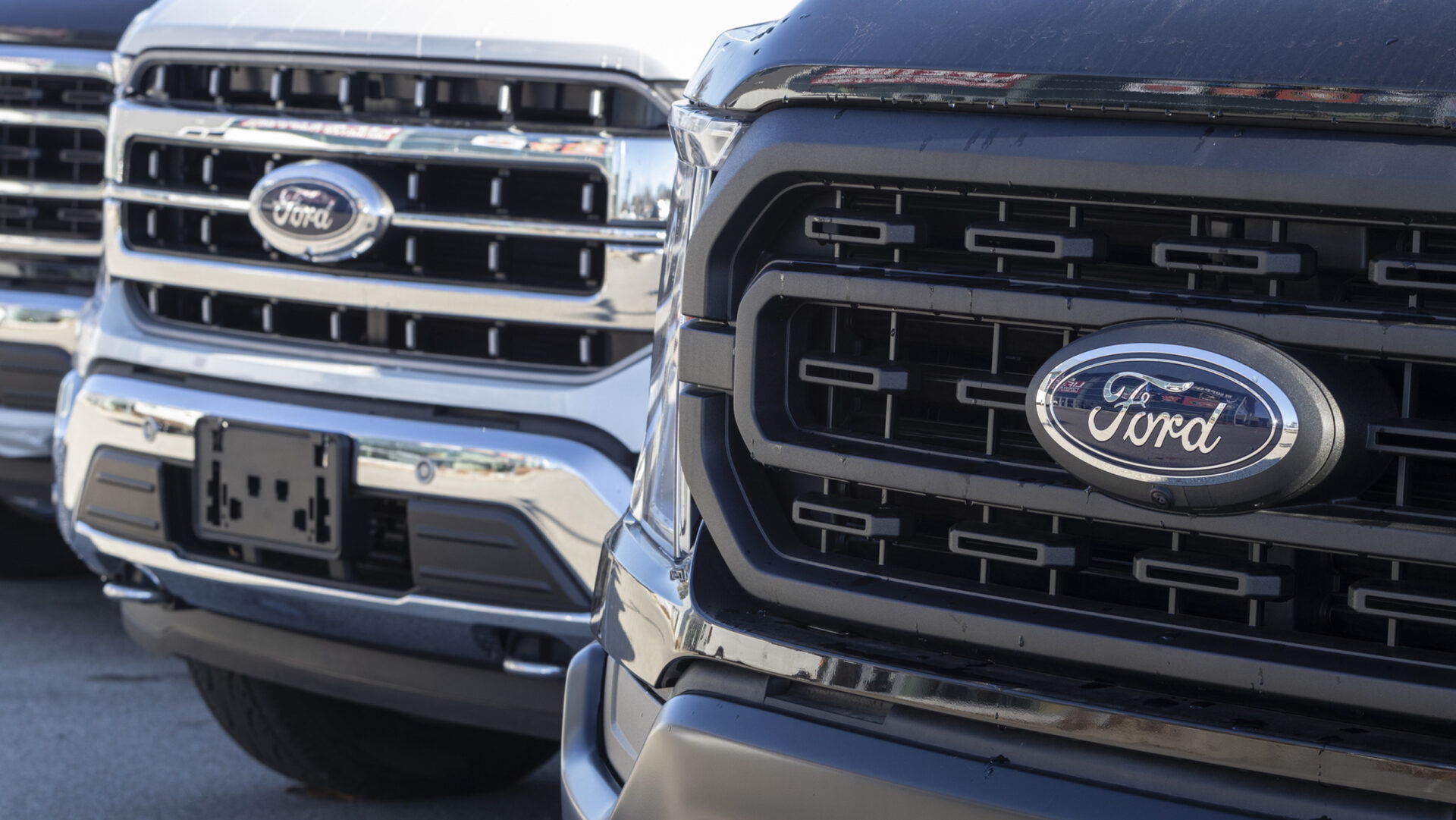 Ford dropper kvalitetskontroll basert utelukkende på KI: Ansetter 300 ingeniører på nytt