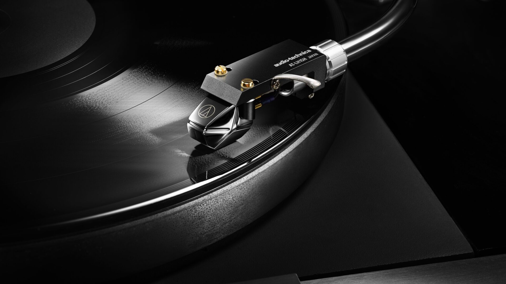 Audio-Technica forener nål og nålerør i ett stykke diamant