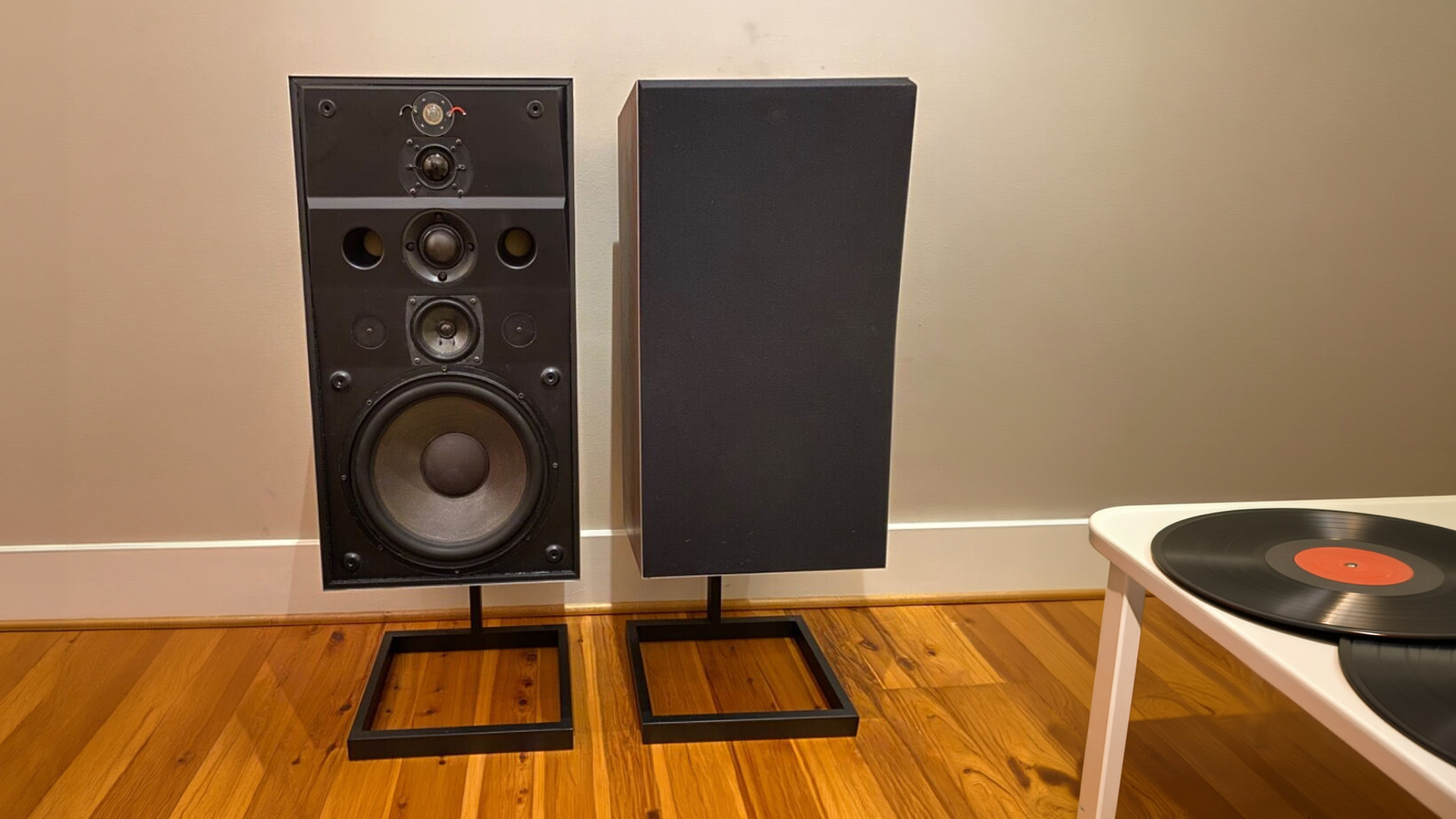 Bang & Olufsen Beovox M100 – en genial løsning på faseproblemet