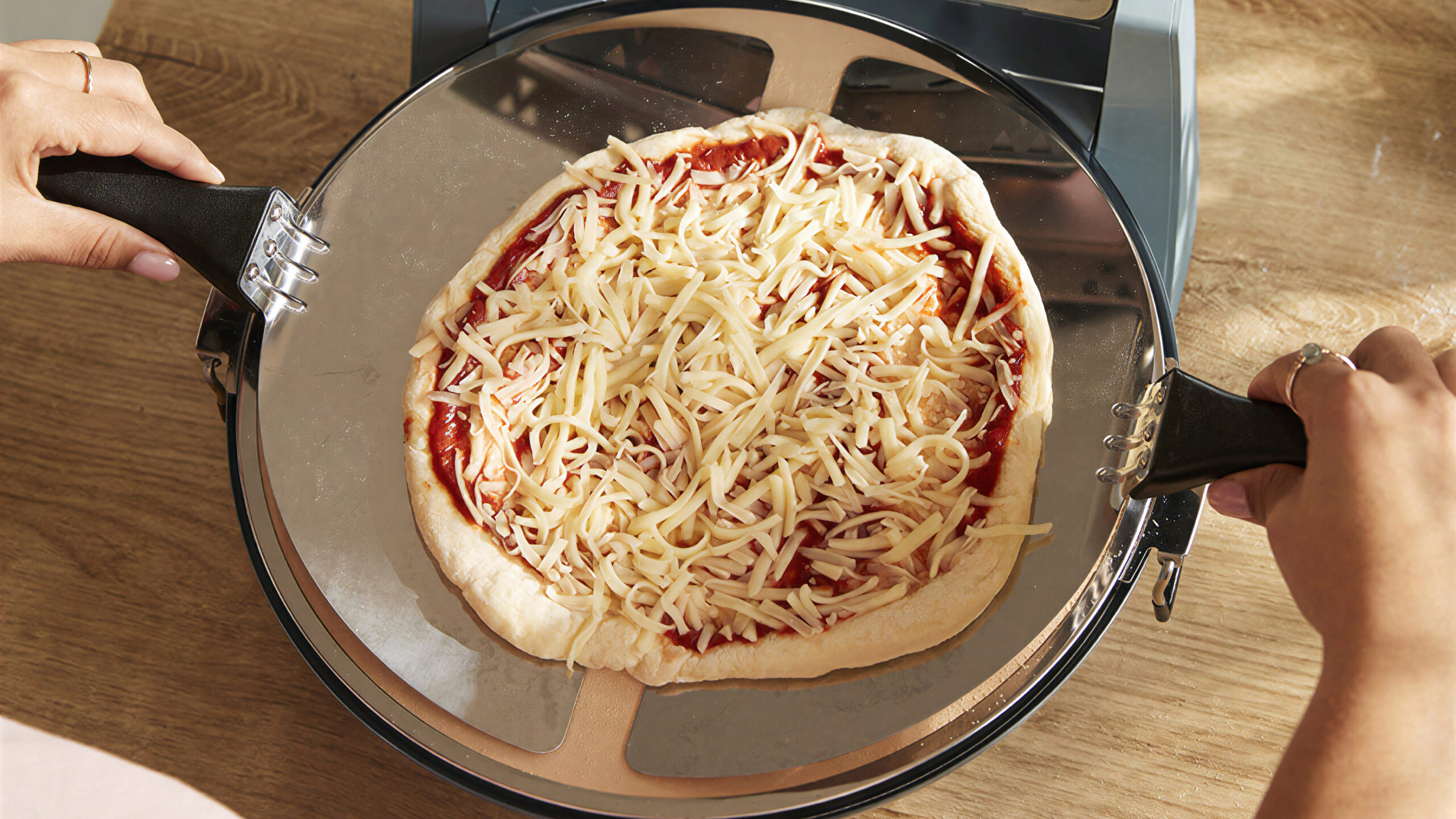 My Pizzeria: Frossenpizzaen er ferdig på seks minutter 3 Kenwood My Pizzeria 4