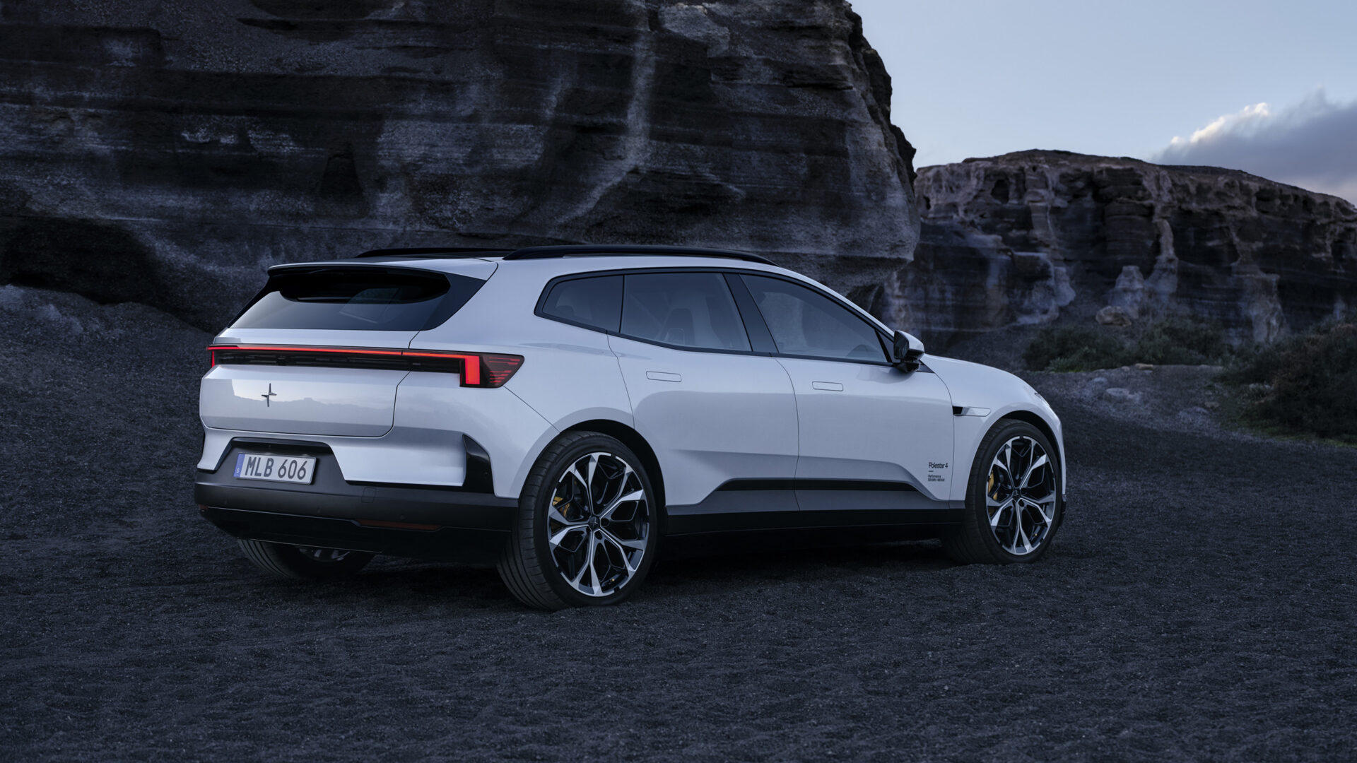 Polestar 4 SUV: Samme pris, mer plass – og bakrute