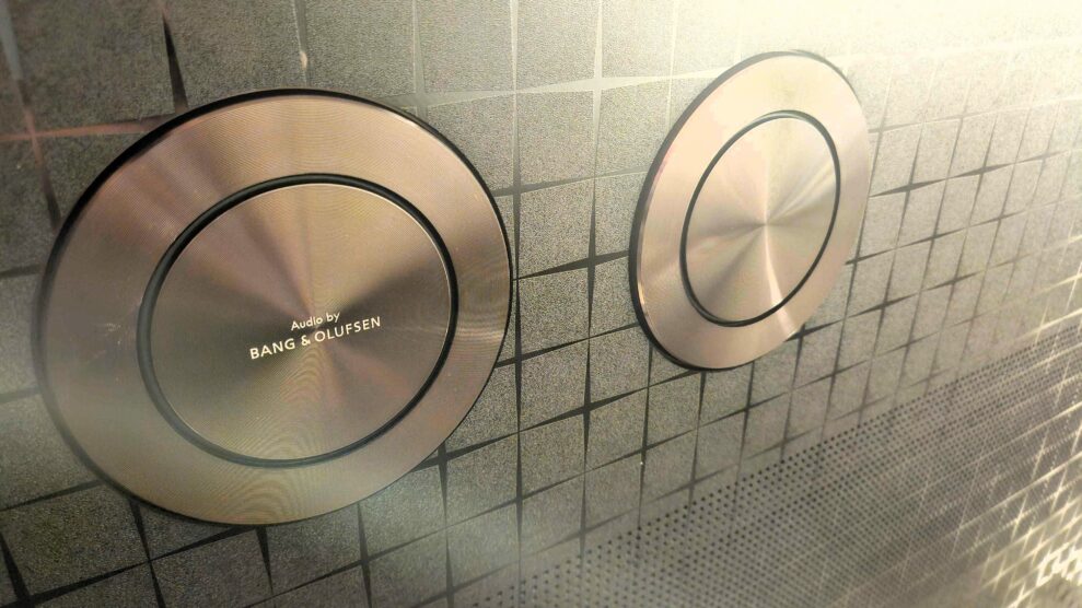 TCL X11L Audio by Bang & Olufsen woofers TCL X11L Audio by Bang & Olufsen woofers