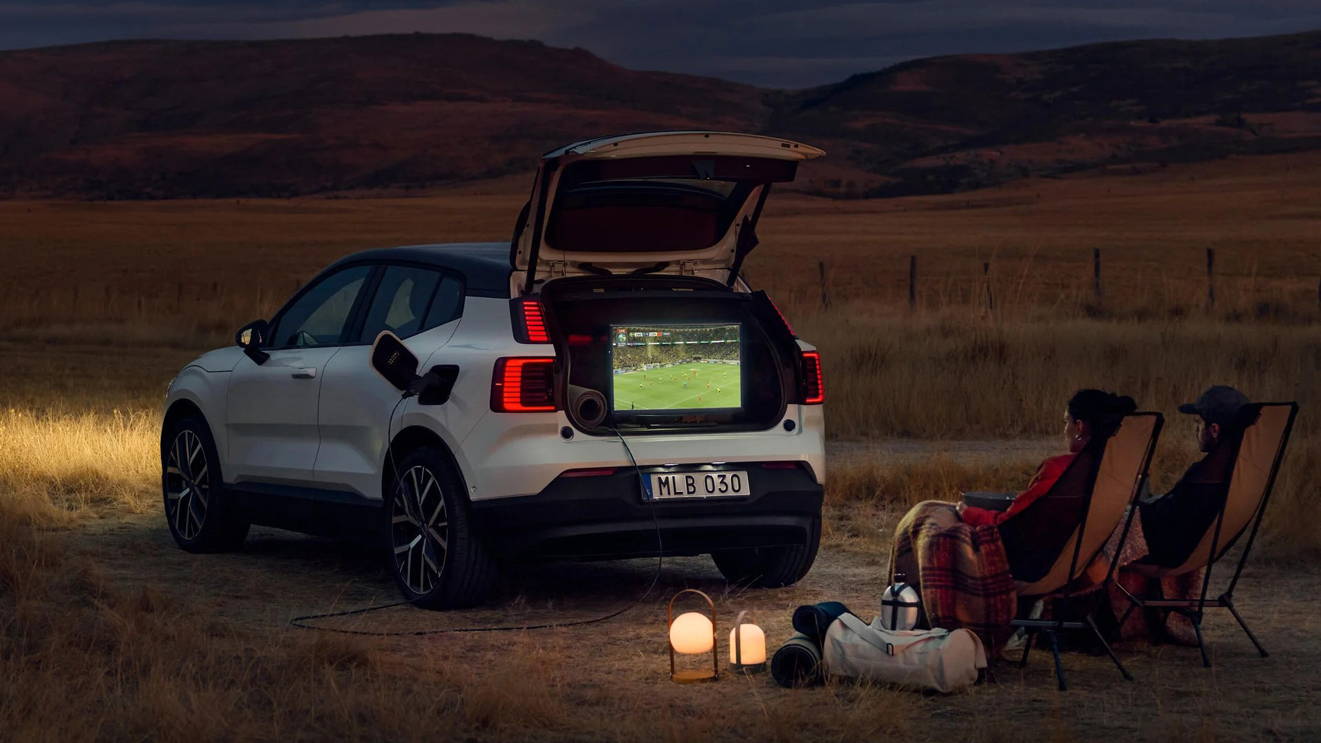 Volvo EX30 får V2L: gratis oppdatering gjør bilen til en powerbank på hjul