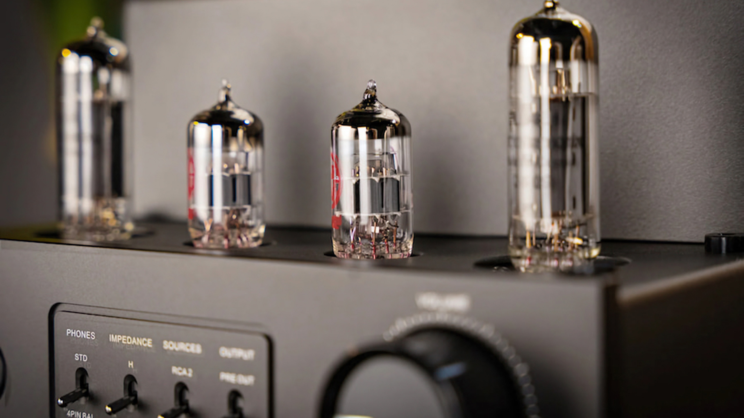 Cayin HA-1A MK3 driver dine hodetelefoner med rør 4 Cayin HA-1A MK3 driver dine hodetelefoner med rør 1