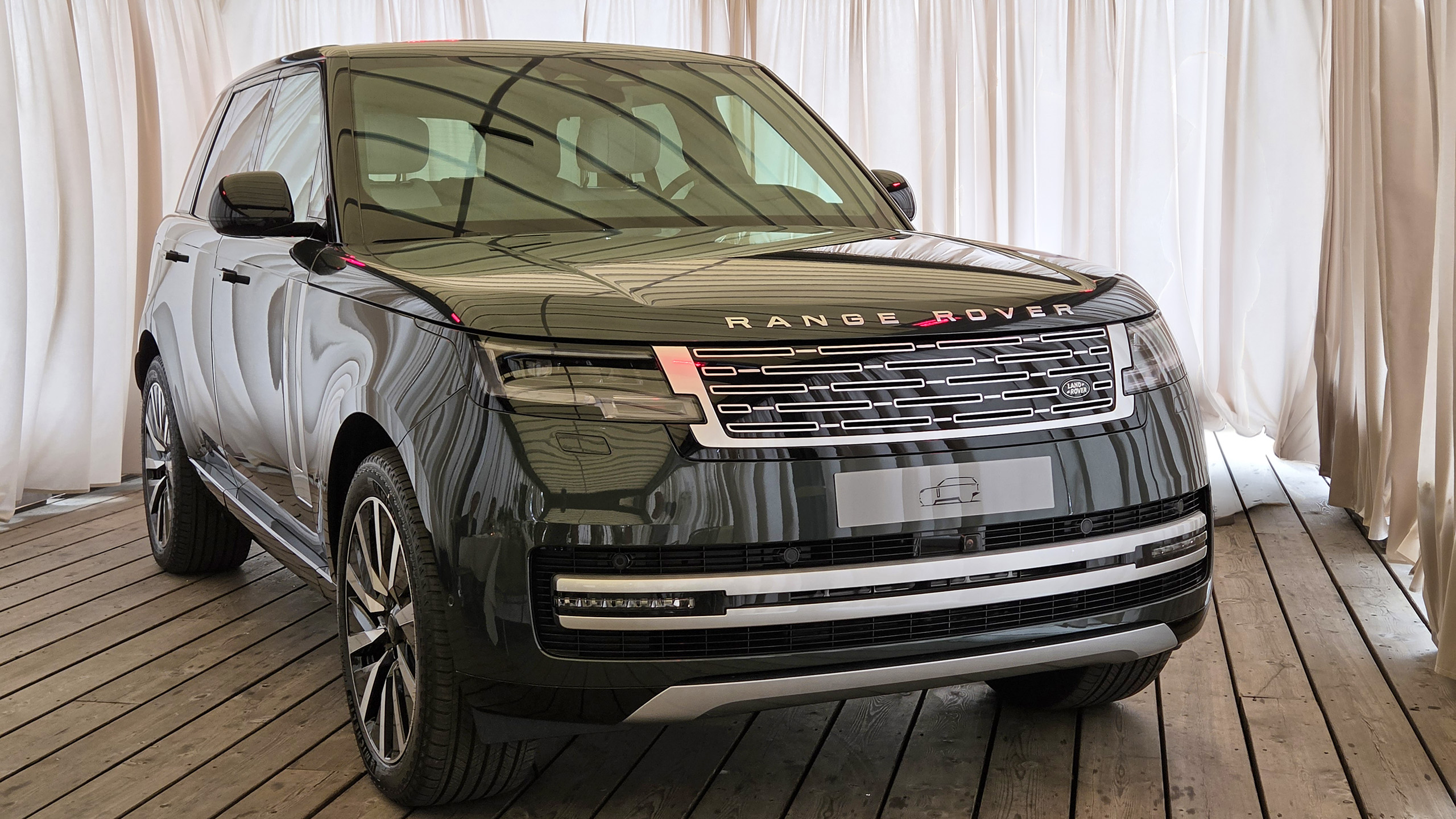 Range Rover Electric klar for bestilling: Her er prisene og rekkevidden 3 range rover electric 1